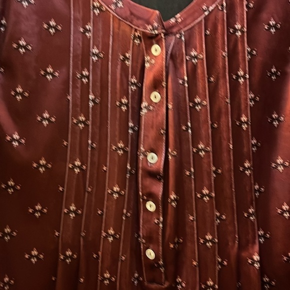 Croft & Barrow cranberry velvet , 3/4 sleeved top. Size Large - Picture 2 of 10